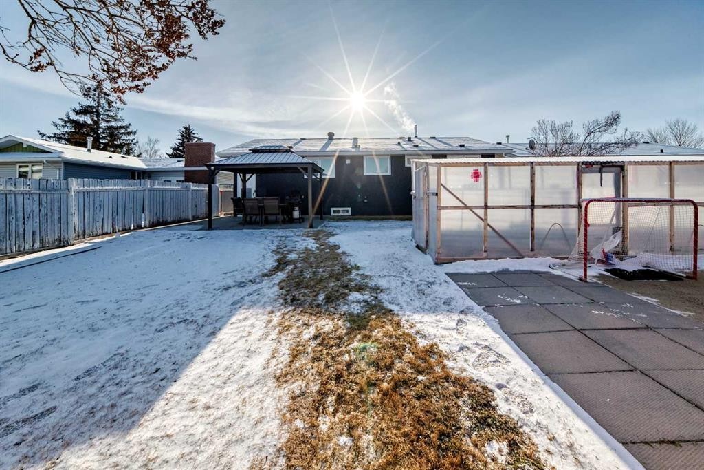 216 Pinecrest Crescent Ne, Calgary, AB