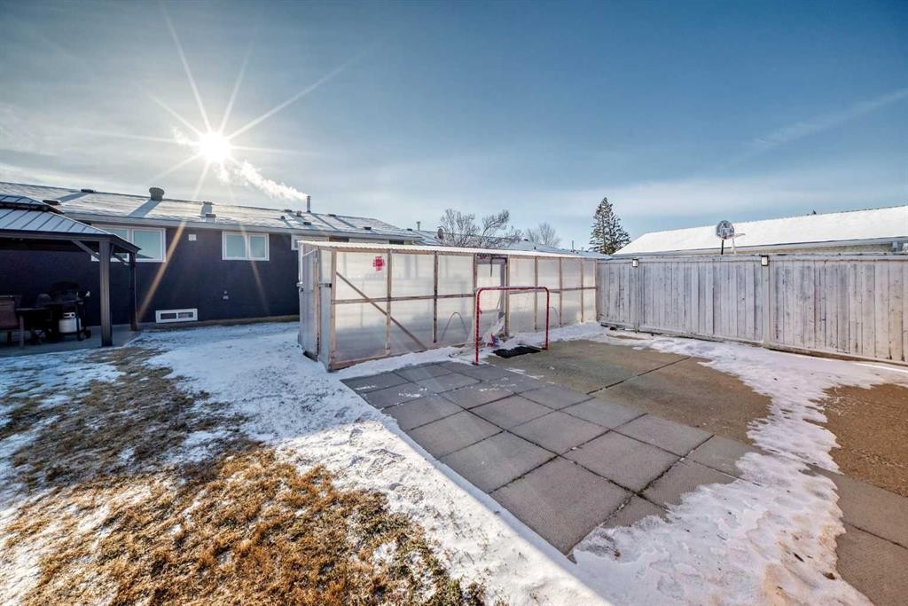 216 Pinecrest Crescent Ne, Calgary, AB