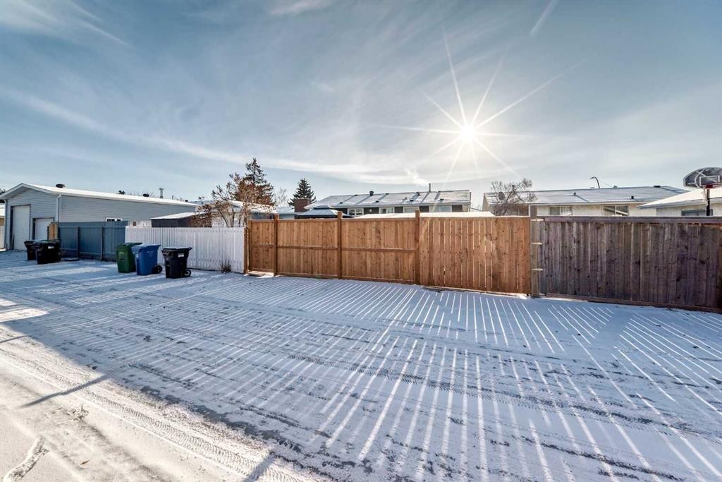 216 Pinecrest Crescent Ne, Calgary, AB