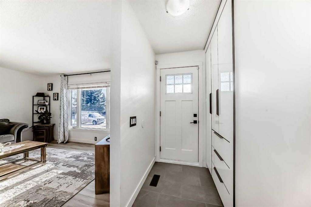 216 Pinecrest Crescent Ne, Calgary, AB