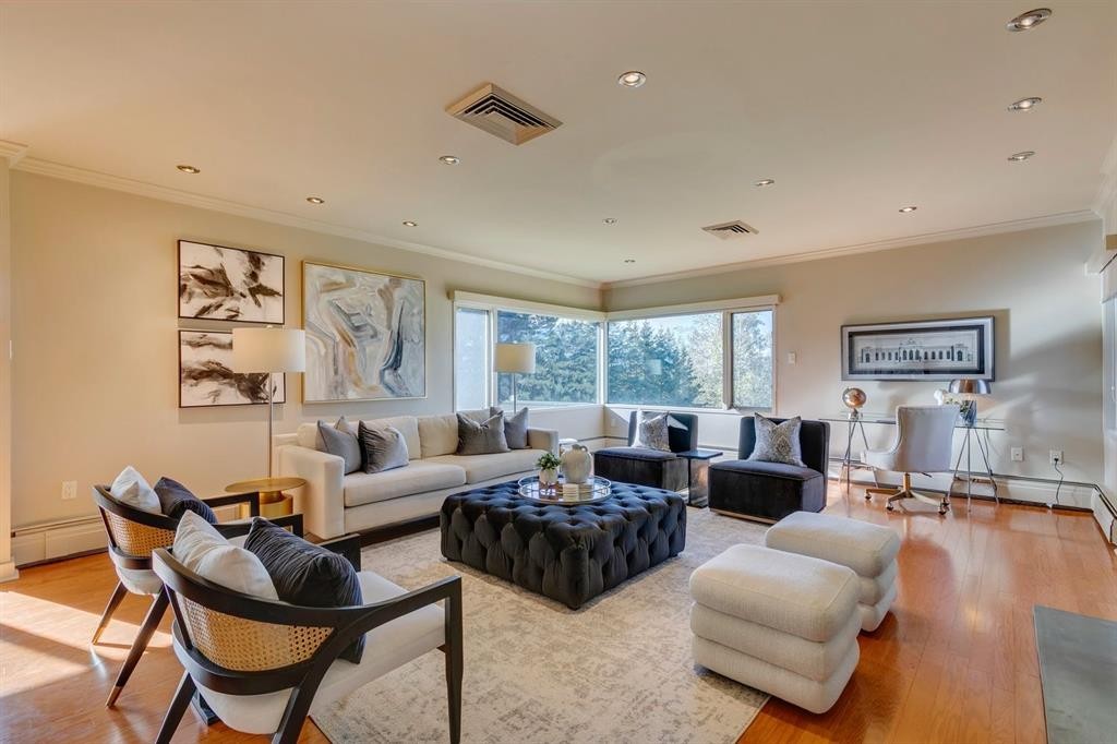 3N-222 Eagle Ridge Drive Sw, Calgary, AB - Indoor Photo Showing Living Room