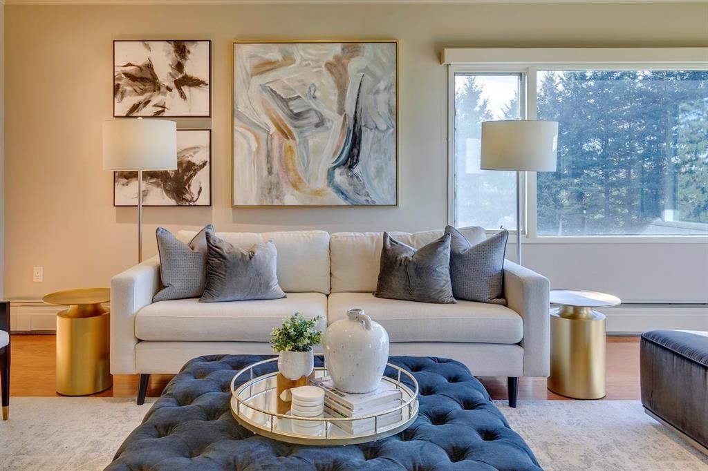 3N-222 Eagle Ridge Drive Sw, Calgary, AB - Indoor Photo Showing Living Room