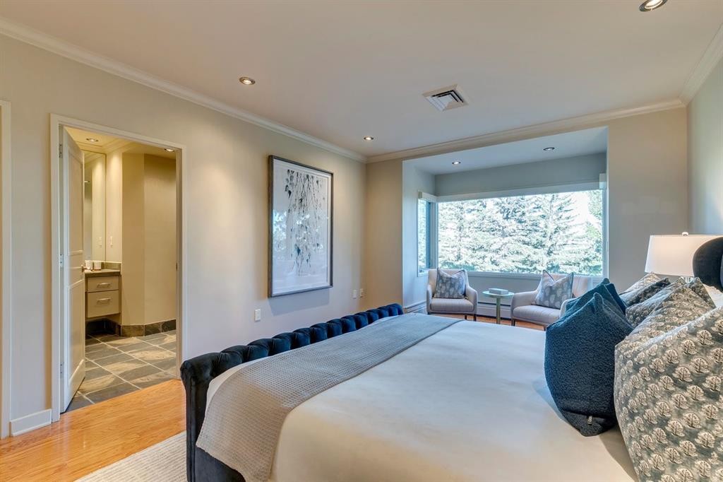 3N-222 Eagle Ridge Drive Sw, Calgary, AB - Indoor Photo Showing Bedroom