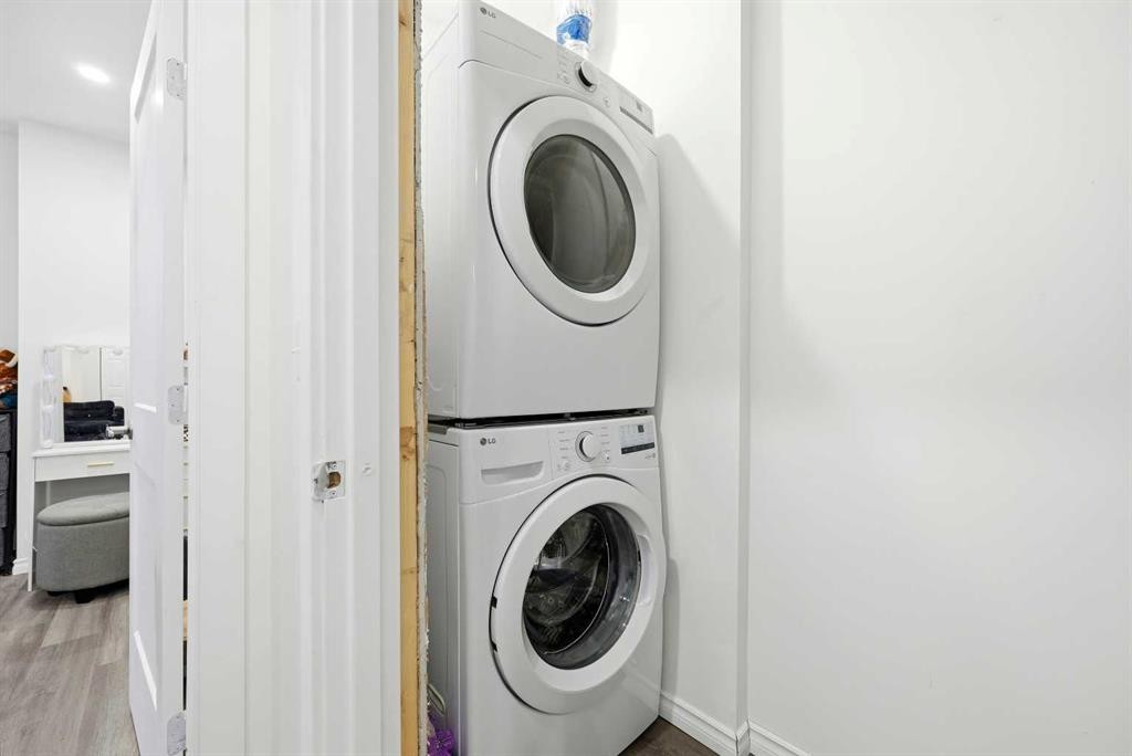 185 Edith Green Nw, Calgary, AB - Indoor Photo Showing Laundry Room