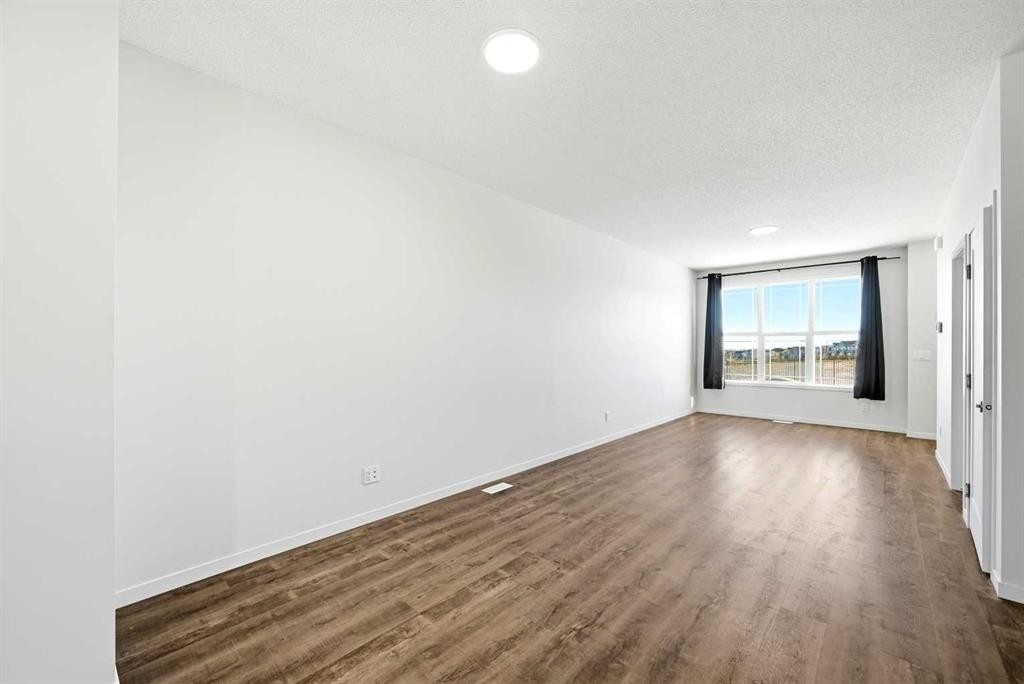 185 Edith Green Nw, Calgary, AB - Indoor Photo Showing Other Room