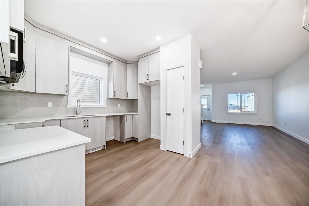 348 Cornerbrook Drive Ne, Calgary, AB - Indoor Photo Showing Kitchen