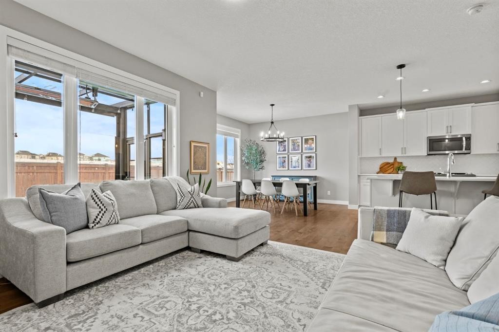85 Mount Rae Heights, Okotoks, AB - Indoor Photo Showing Living Room