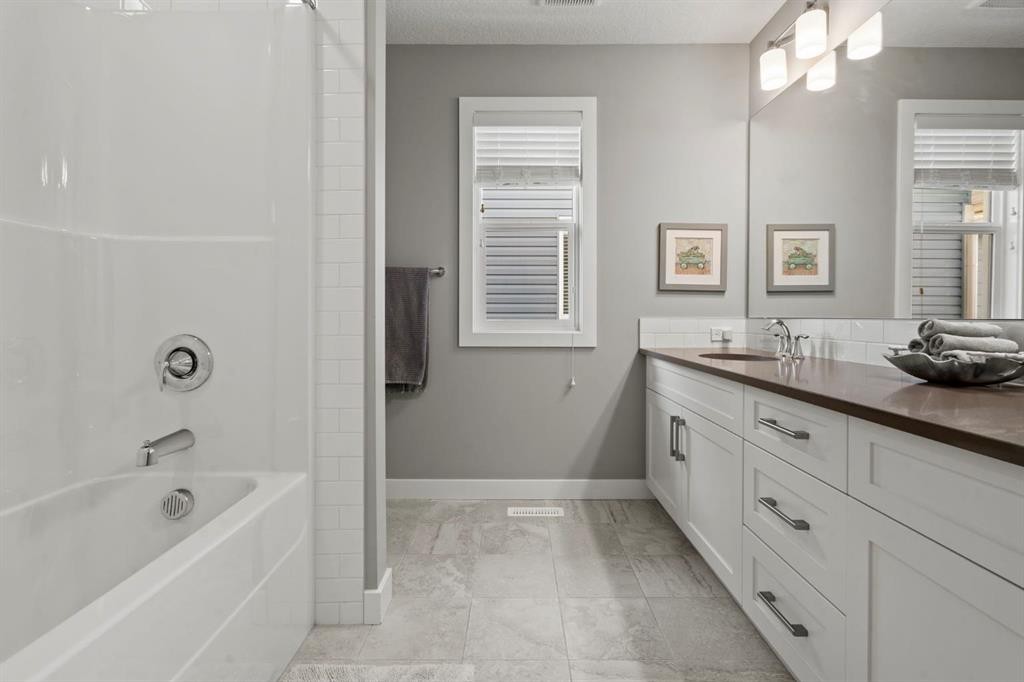 85 Mount Rae Heights, Okotoks, AB - Indoor Photo Showing Bathroom