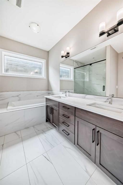 41 Shawnee Green Sw, Calgary, AB - Indoor Photo Showing Bathroom