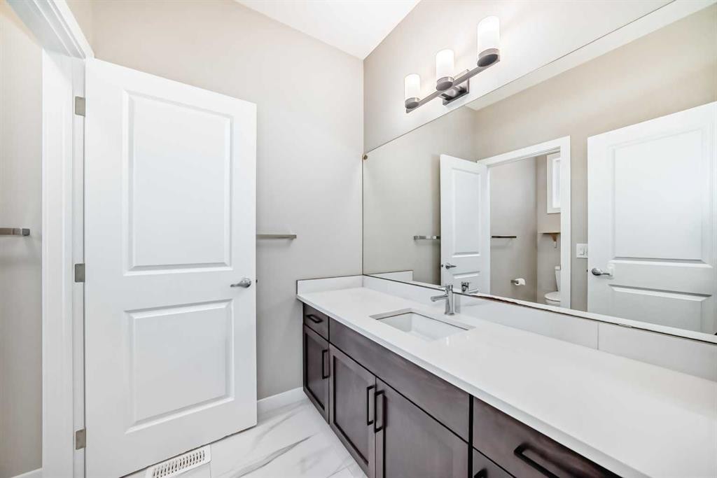 41 Shawnee Green Sw, Calgary, AB - Indoor Photo Showing Bathroom