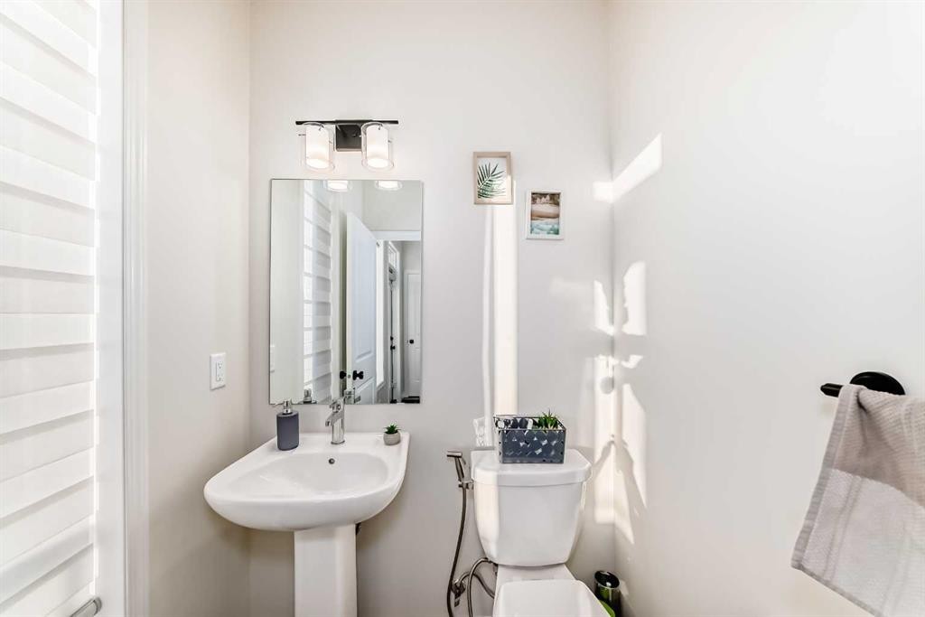 235 Cornerbrook Road Ne, Calgary, AB