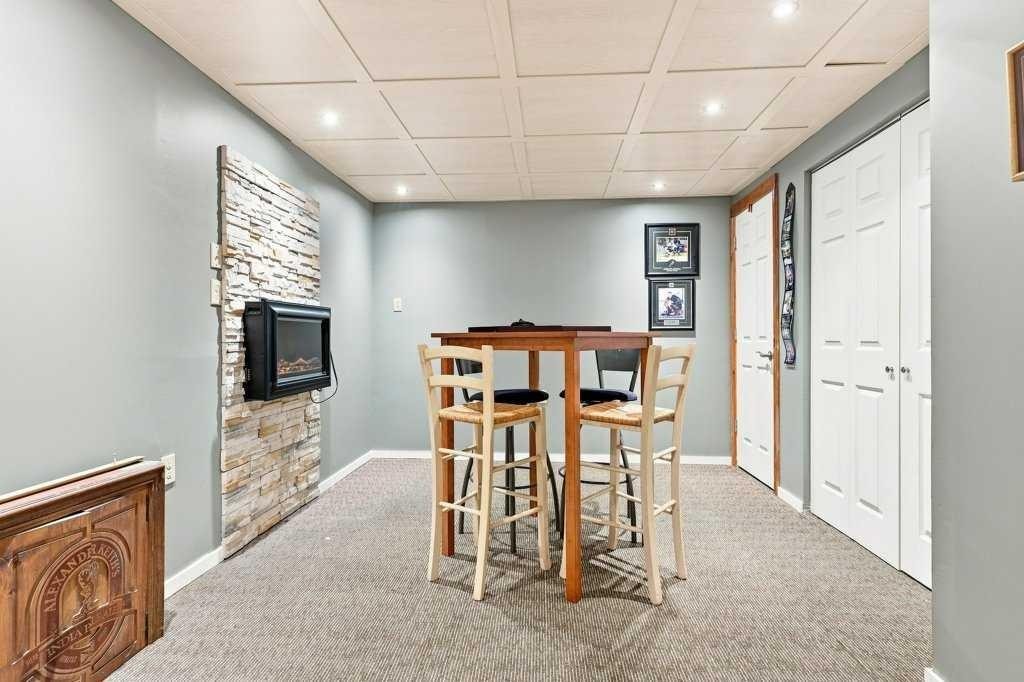 6 Varcourt Place Nw, Calgary, AB - Indoor Photo Showing Other Room