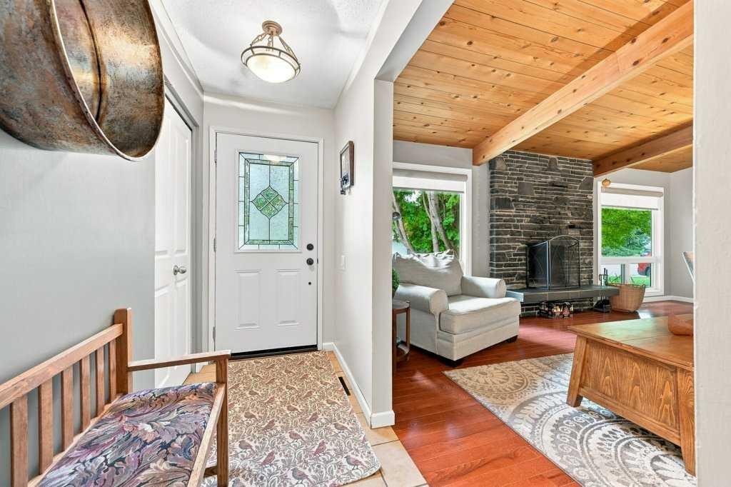 6 Varcourt Place Nw, Calgary, AB - Indoor