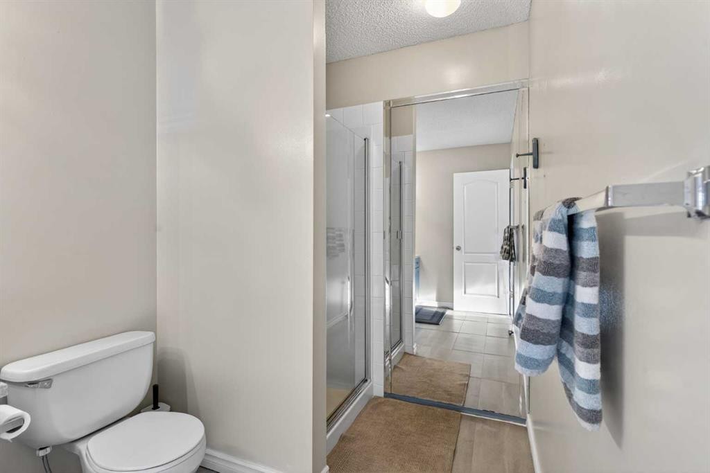 42 Hamptons Link Nw, Calgary, AB - Indoor Photo Showing Bathroom