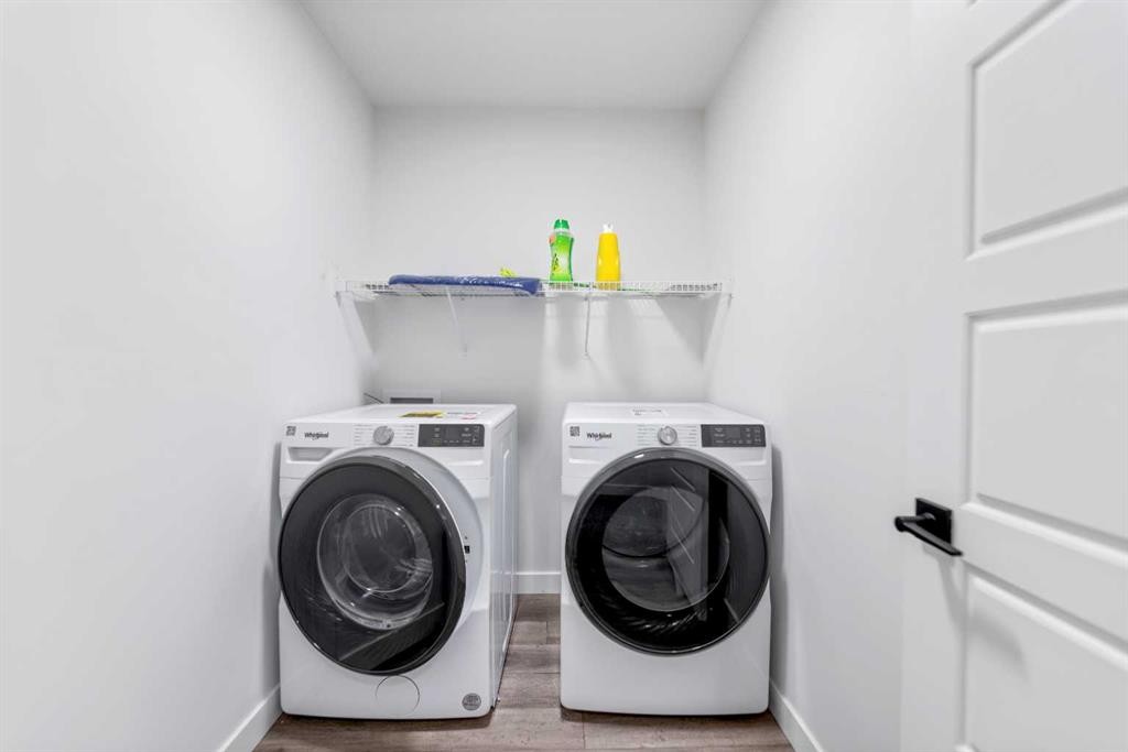 208 Dawson Circle, Chestermere, AB - Indoor Photo Showing Laundry Room