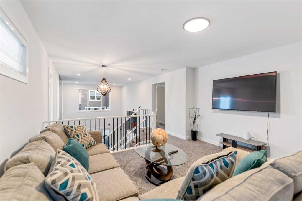 208 Dawson Circle, Chestermere, AB - Indoor Photo Showing Living Room