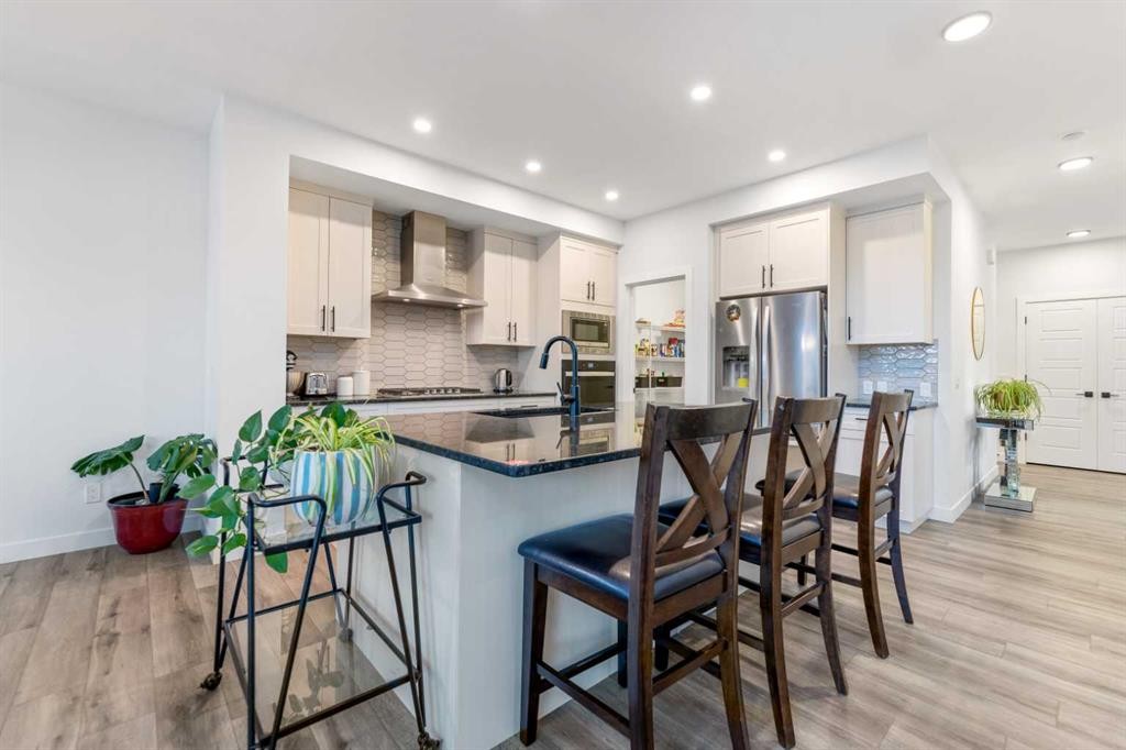 208 Dawson Circle, Chestermere, AB - Indoor Photo Showing Kitchen With Stainless Steel Kitchen With Upgraded Kitchen