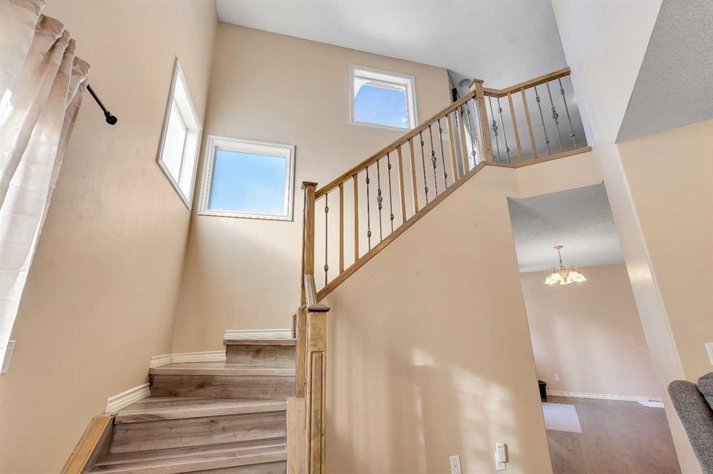 60 Sherwood Way Nw, Calgary, AB - Indoor Photo Showing Other Room