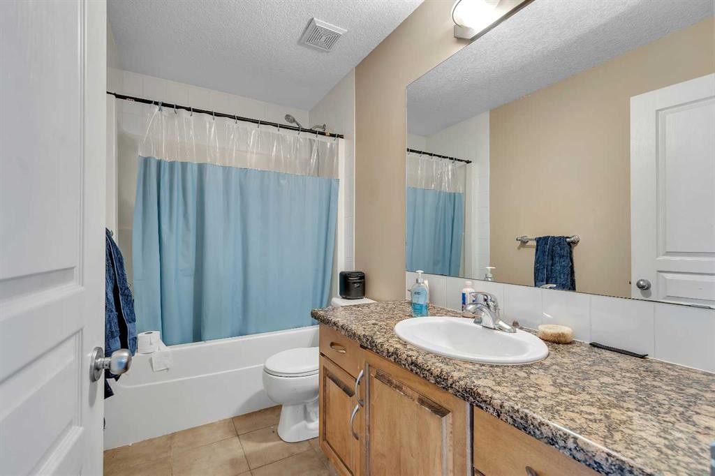 60 Sherwood Way Nw, Calgary, AB - Indoor Photo Showing Bathroom