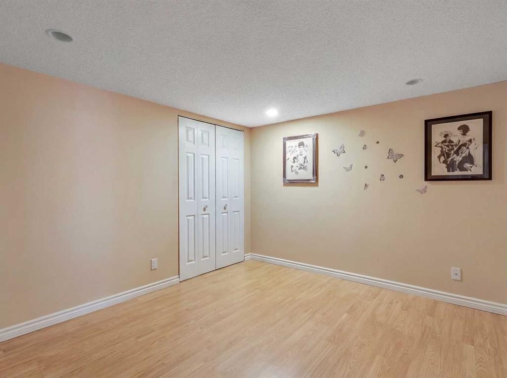60 Sherwood Way Nw, Calgary, AB - Indoor Photo Showing Other Room