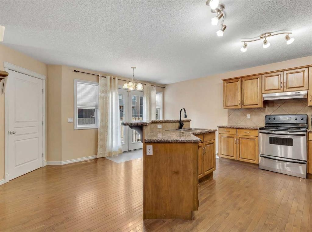 60 Sherwood Way Nw, Calgary, AB - Indoor Photo Showing Kitchen