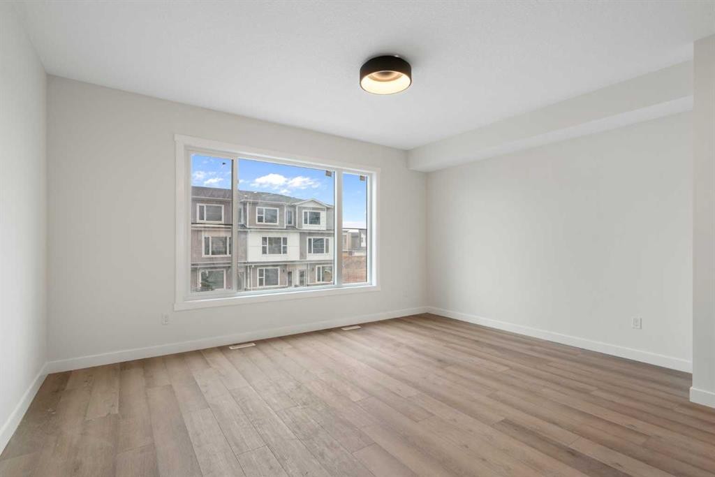 8808 48 Street Ne, Calgary, AB - Indoor Photo Showing Other Room