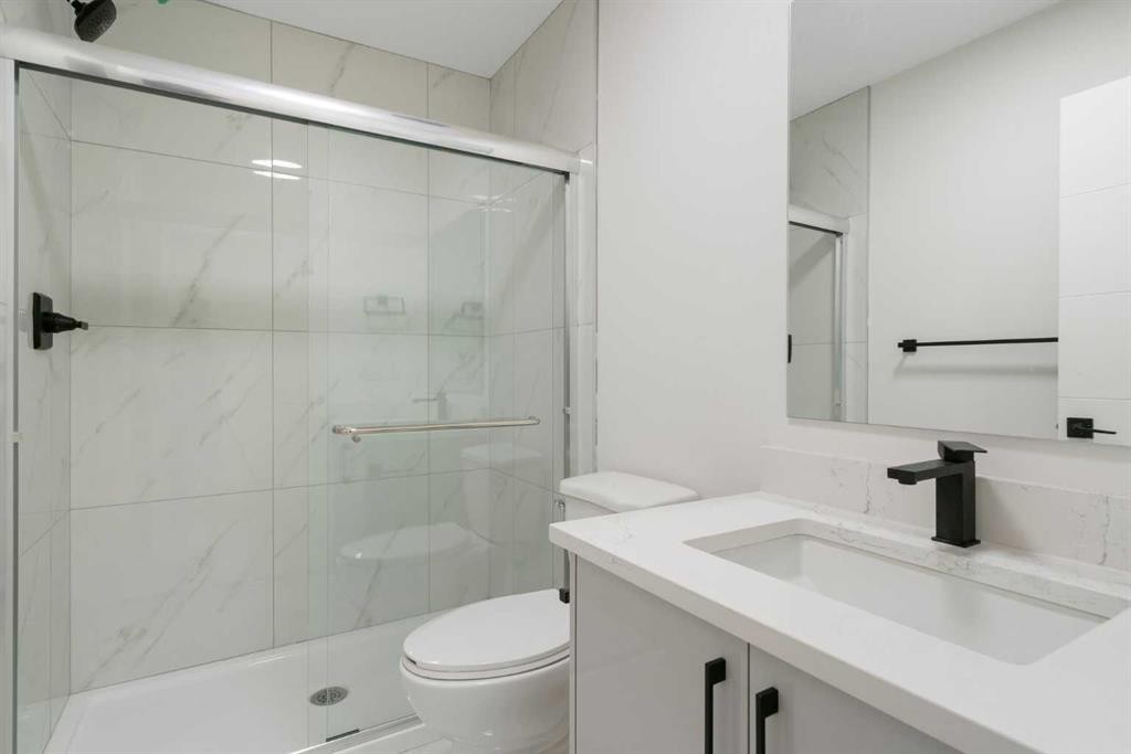 8808 48 Street Ne, Calgary, AB - Indoor Photo Showing Bathroom