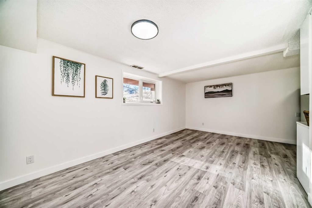 6508 34 Avenue Nw, Calgary, AB - Indoor Photo Showing Other Room