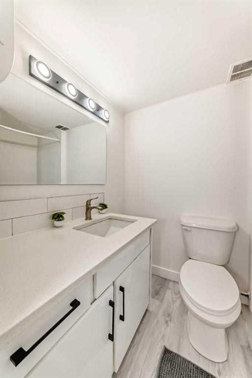 6508 34 Avenue Nw, Calgary, AB - Indoor Photo Showing Bathroom