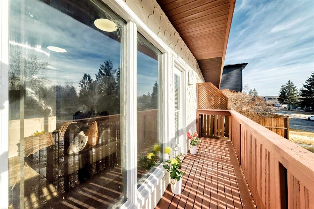 6508 34 Avenue Nw, Calgary, AB - Outdoor