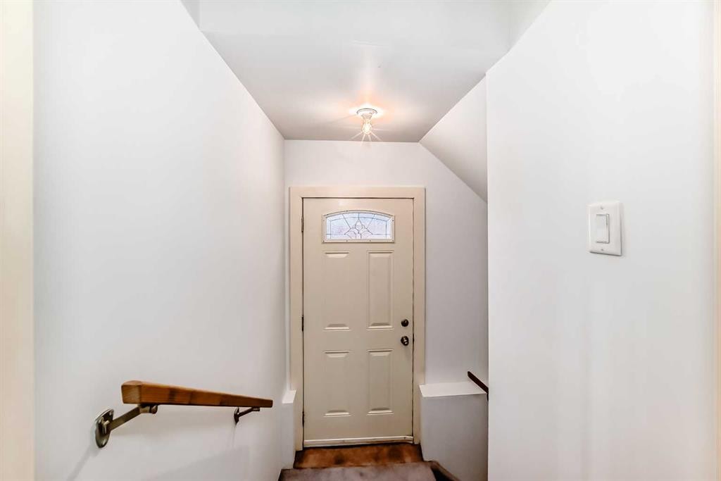 58 Sherwood Street Nw, Calgary, AB - Indoor Photo Showing Other Room