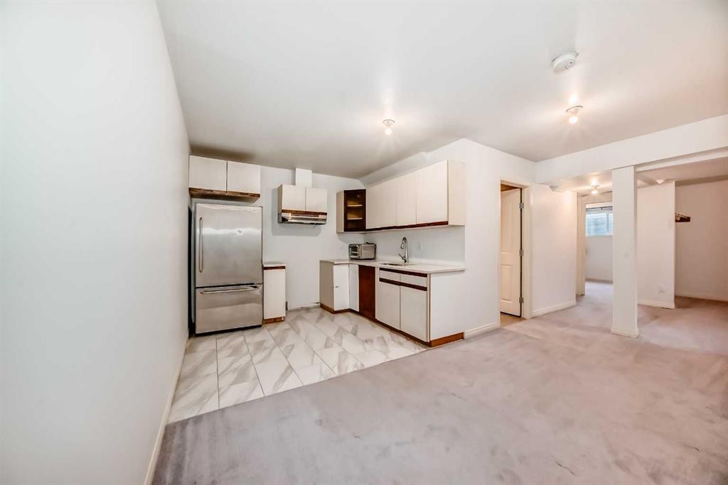 58 Sherwood Street Nw, Calgary, AB - Indoor Photo Showing Kitchen