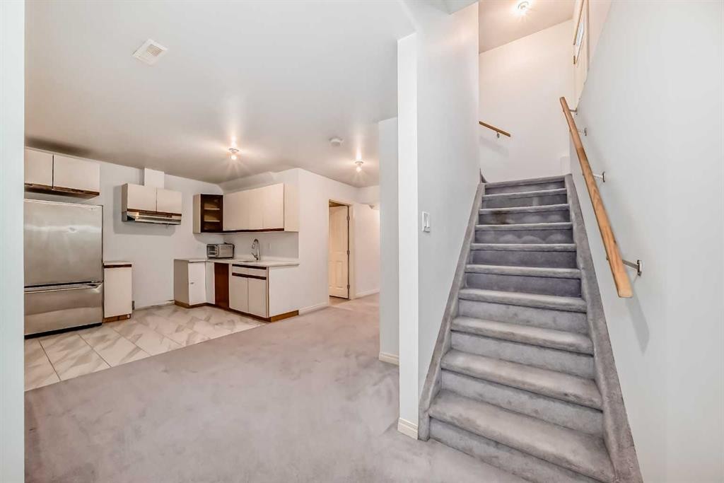58 Sherwood Street Nw, Calgary, AB - Indoor Photo Showing Kitchen