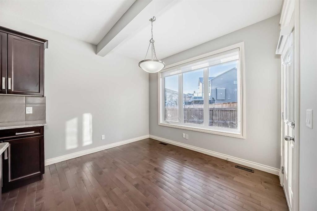 58 Sherwood Street Nw, Calgary, AB - Indoor