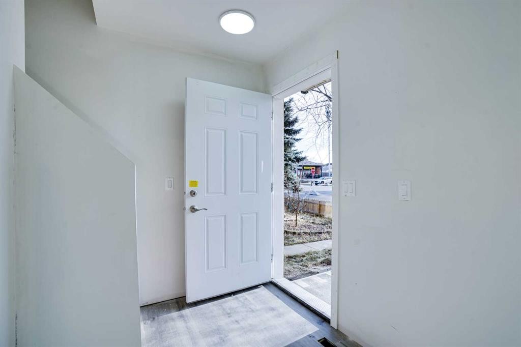 94 Martindale Boulevard Ne, Calgary, AB - Indoor Photo Showing Other Room