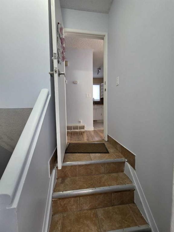 192 Templevale Road Ne, Calgary, AB - Indoor Photo Showing Other Room