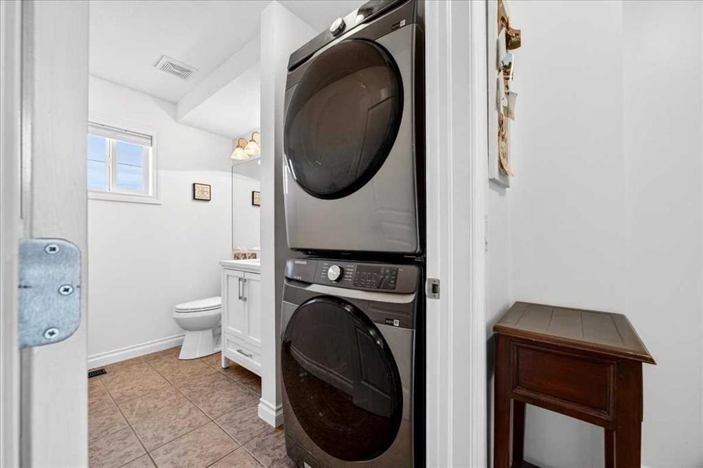 3 Tucker Circle, Okotoks, AB - Indoor Photo Showing Laundry Room