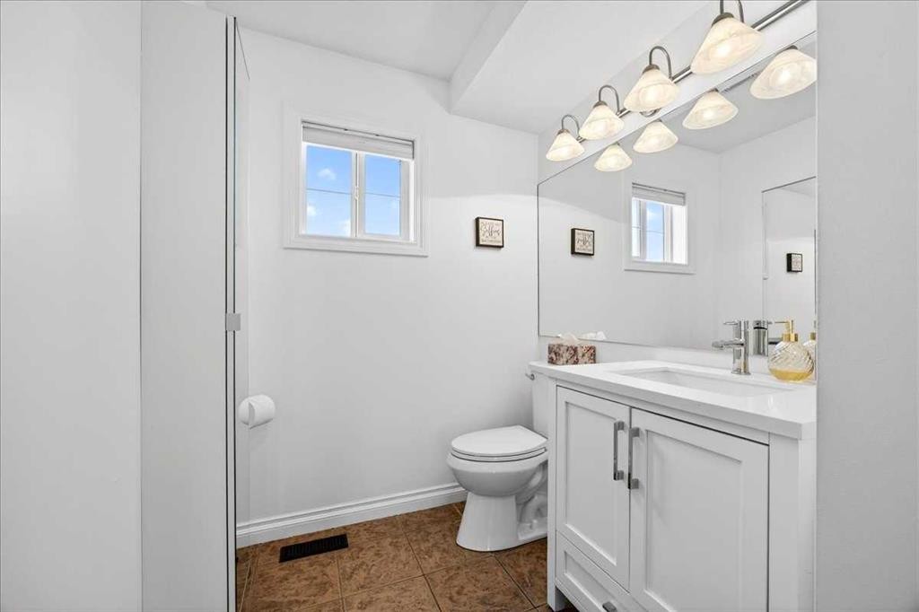 3 Tucker Circle, Okotoks, AB - Indoor Photo Showing Bathroom