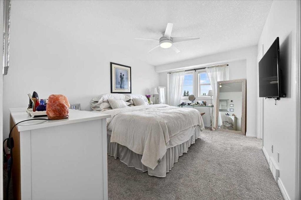 3 Tucker Circle, Okotoks, AB - Indoor Photo Showing Bedroom