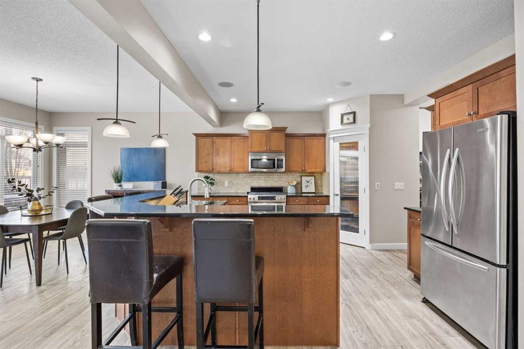 202 Royal Oak Heath Nw, Calgary, AB - Indoor Photo Showing Kitchen