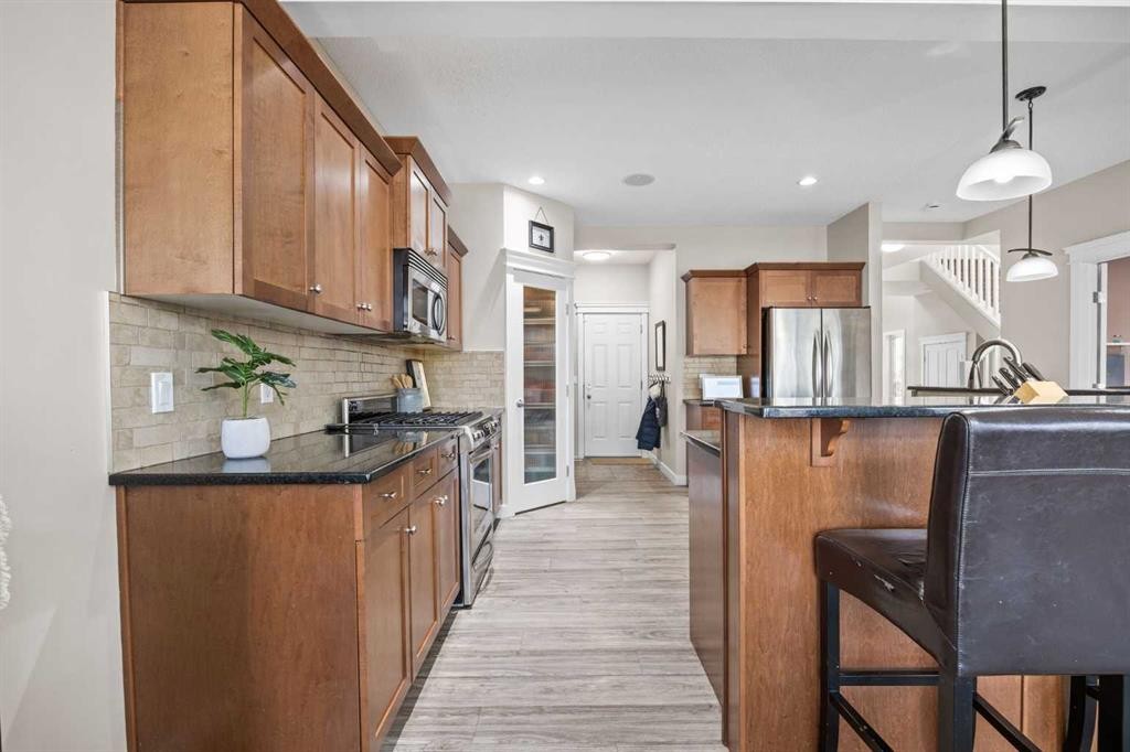 202 Royal Oak Heath Nw, Calgary, AB - Indoor Photo Showing Kitchen