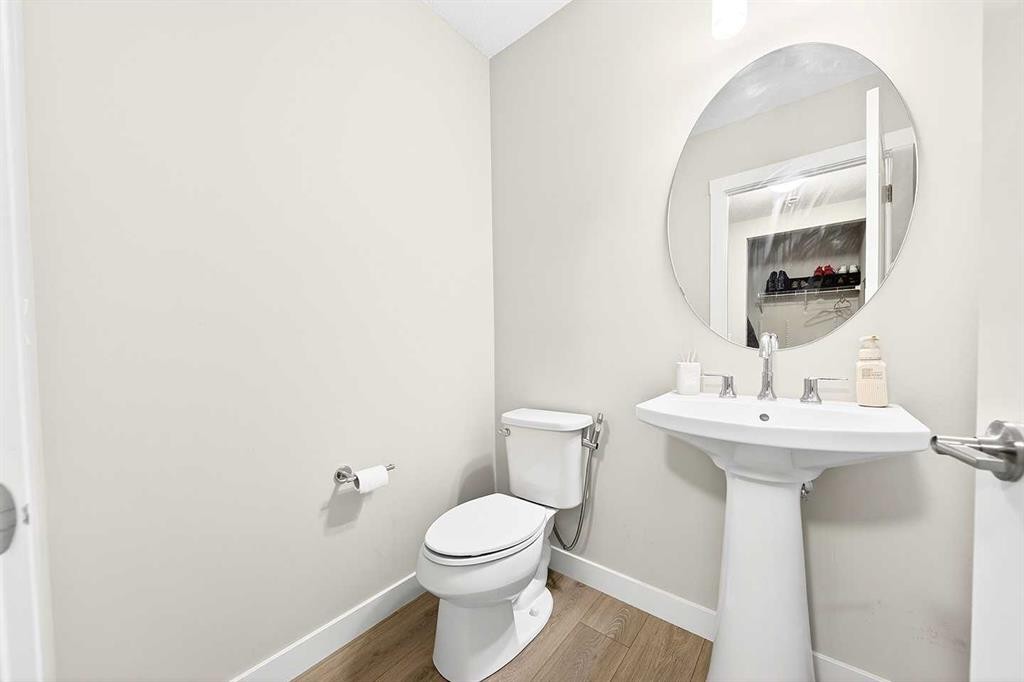 13 Cranbrook Close Se, Calgary, AB - Indoor Photo Showing Bathroom