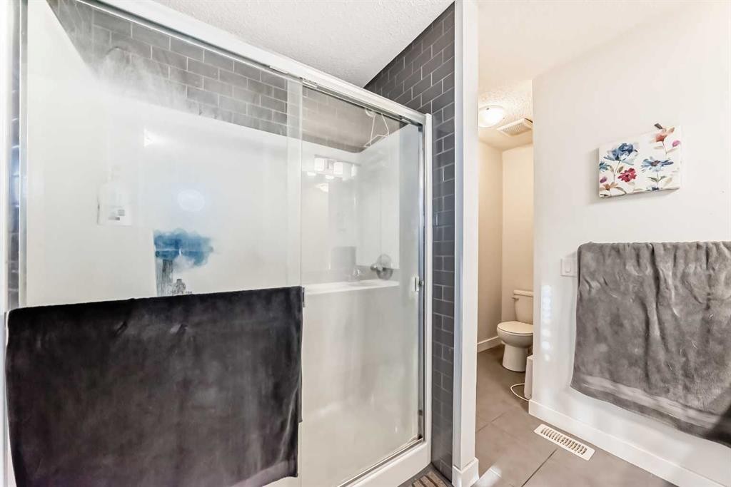 366 Auburn Bay Avenue Se, Calgary, AB - Indoor Photo Showing Bathroom