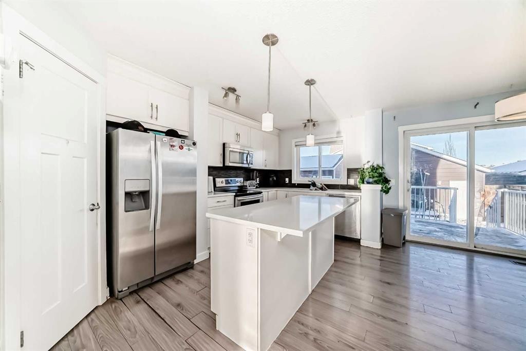 366 Auburn Bay Avenue Se, Calgary, AB - Indoor Photo Showing Kitchen With Upgraded Kitchen