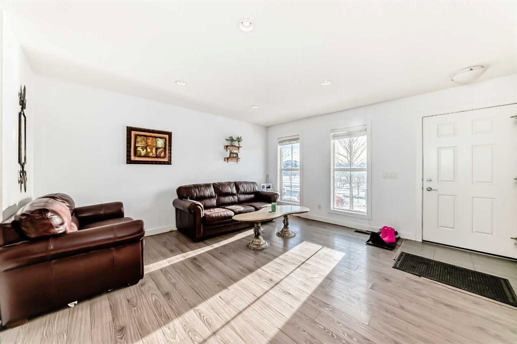 366 Auburn Bay Avenue Se, Calgary, AB - Indoor Photo Showing Living Room