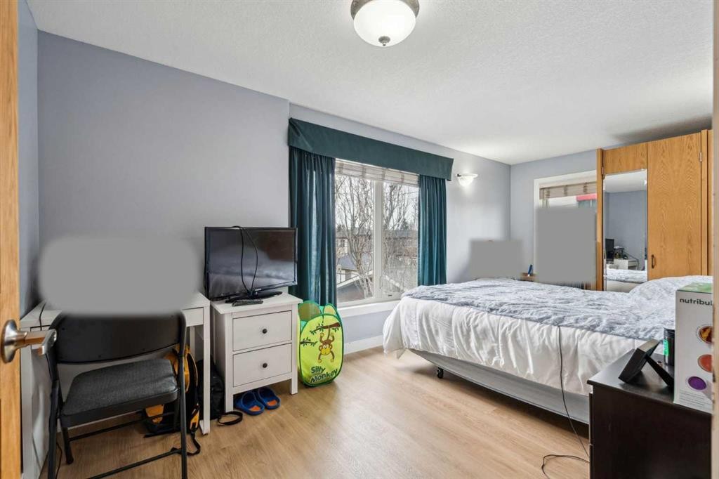 475 27 Avenue Nw, Calgary, AB - Indoor Photo Showing Bedroom