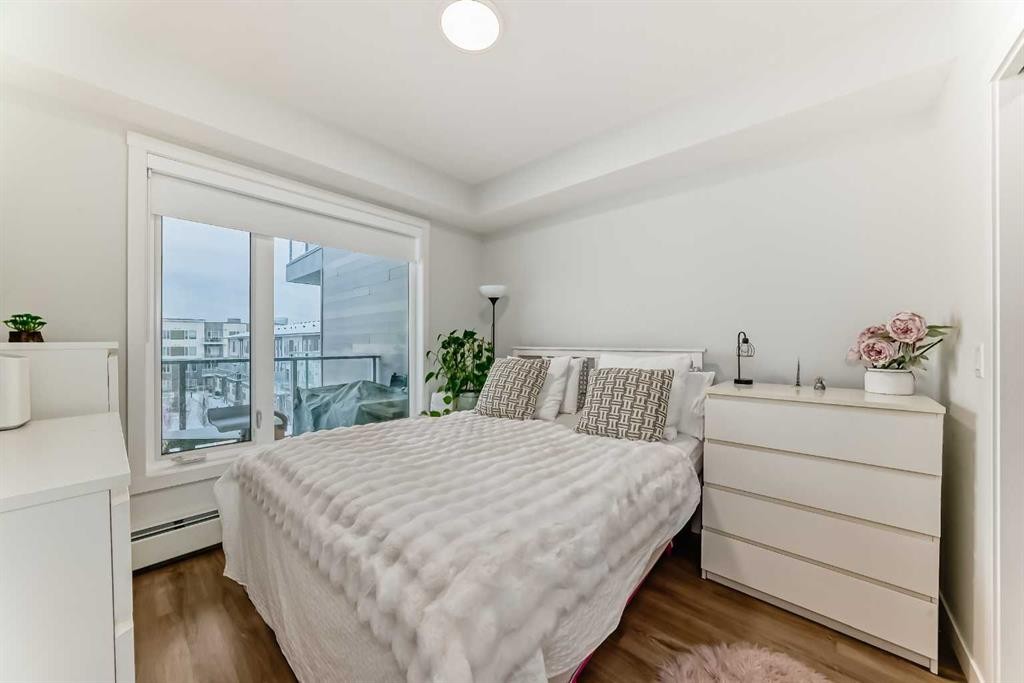 316-200 Shawnee Square Sw, Calgary, AB - Indoor Photo Showing Bedroom