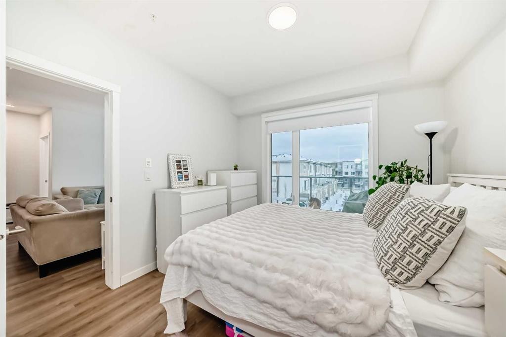 316-200 Shawnee Square Sw, Calgary, AB - Indoor Photo Showing Bedroom