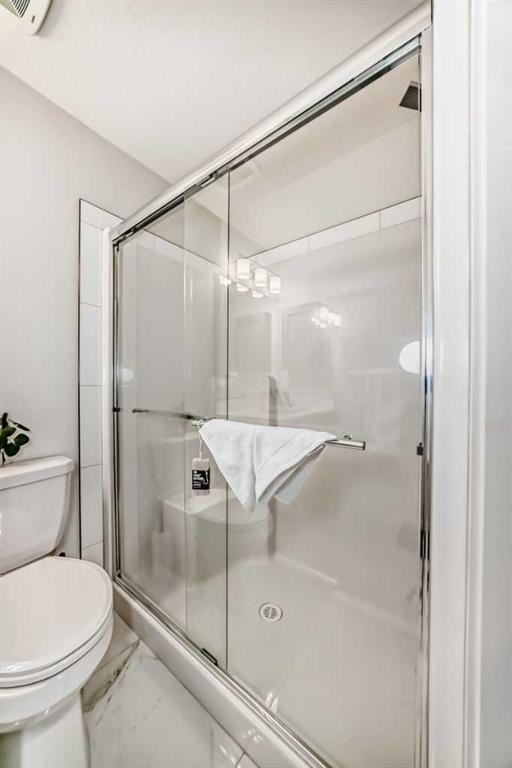 316-200 Shawnee Square Sw, Calgary, AB - Indoor Photo Showing Bathroom