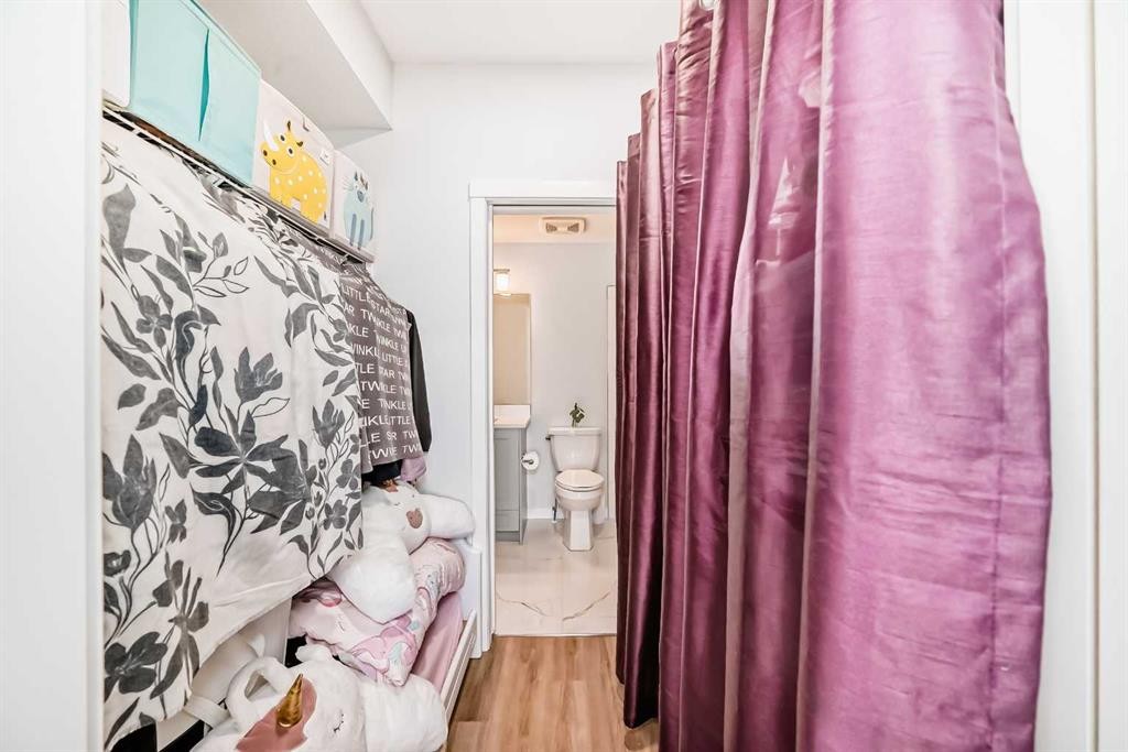 316-200 Shawnee Square Sw, Calgary, AB - Indoor Photo Showing Bathroom